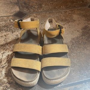 Art class sandals size 1